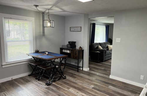 Muncie House | Top-Rated Guest Favorite- Near Ball State & IU Hospital & November Specials