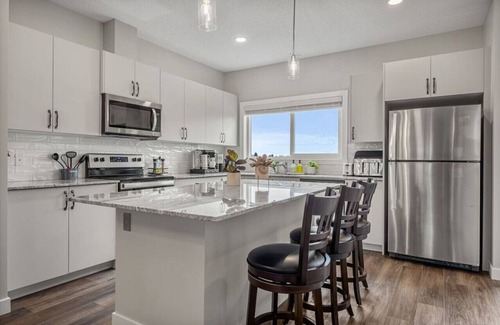 Airdrie House | Top Rated Home (3%) » Large 4BR House » BBQ Grill