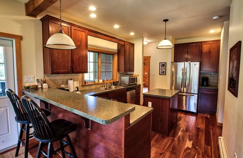 North Pole House | TOP RATED SKI LODGE/HOT TUB/MOUNTAIN VIEWS