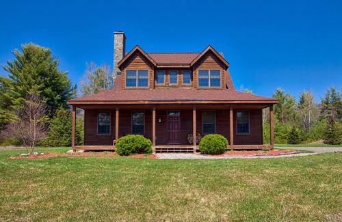 North Pole House | TOP RATED SKI LODGE/HOT TUB/MOUNTAIN VIEWS