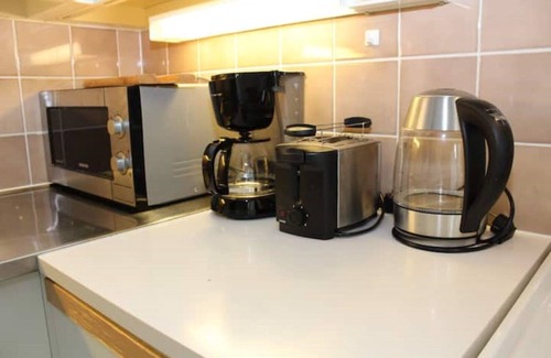 Espoo Apartment | TopFloor Studio | Park View | Metro | 10min to Sea