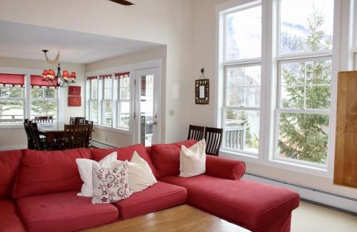 Central Vermont- Killington House | Topridge Townhome 3BR, 4BA with Hot Tub, Ski On Ski Off, Mountain Views and Sports Center