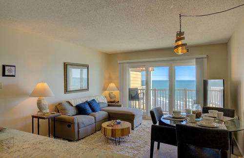 Sneads Ferry Condo | Topsail Dunes 1310 | Oceanfront Condo | Sleeps 6 | Pool