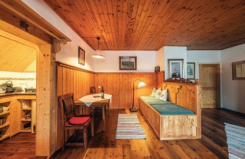 Altaussee Apartment | Torberg Apartment | Kitchen | Parking