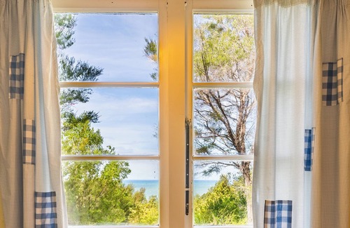 Collingwood Cabin | Torea Cabin - Ao Marama Retreat - Stunning Bush setting and Ocean Views
