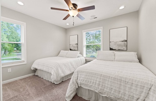 Fremont House | Totally Renovated! Luxury Lakehouse on Snow Lake