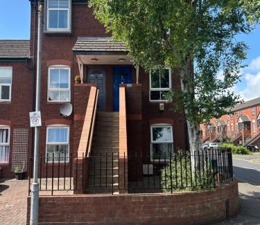 Belfast City Centre Apartment | Tourist board certified Super city centre apartment with free parking