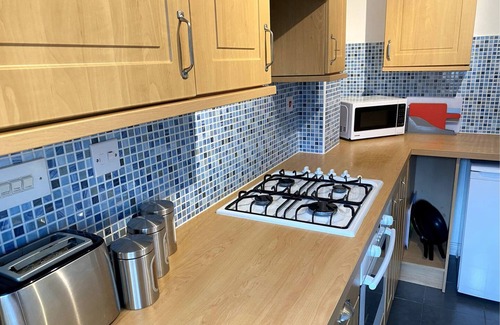 Corby House | Towcester House - Spacious 3 Bedrooms, Garden, Free Parking, Smart TV