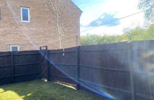 Corby House | Towcester House - Spacious 3 Bedrooms, Garden, Free Parking, Smart TV