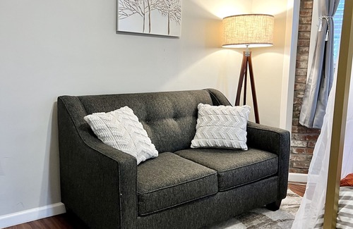 Tower Grove East Apartment | Tower Grove Studio - Fenced Yard, W/D, Pet-Friendly - 4 Mi to Downtown