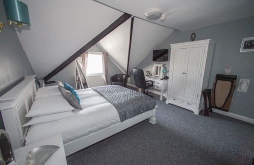 Pontefract House | Tower House Executive Guest House