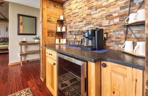 St Germain House | Towering Pines - Hiller Vacation Homes - Lost Lake Executive Home - Free WIFI