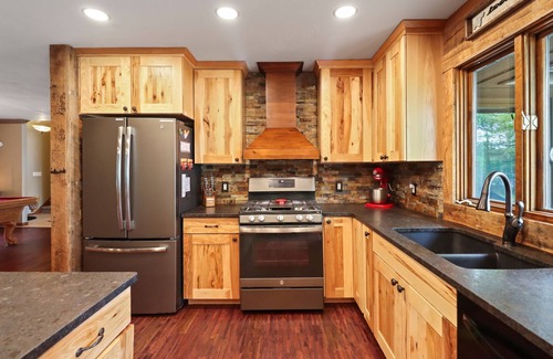 St Germain House | Towering Pines - Hiller Vacation Homes - Lost Lake Executive Home - Free WIFI