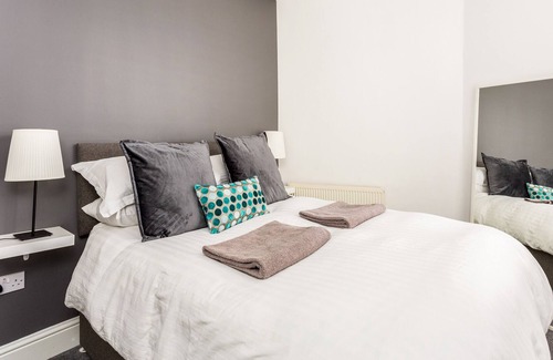 Cheltenham Apartment | Town Centre Apartment