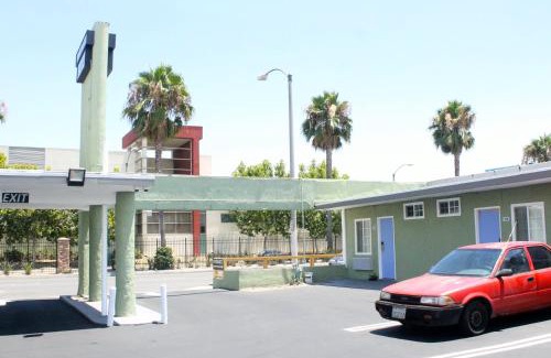 Lynwood Hotel | Town House Motel