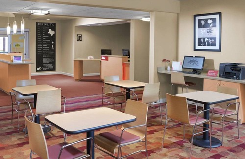 Clute Hotel | TownePlace Suites by Marriott Lake Jackson Clute