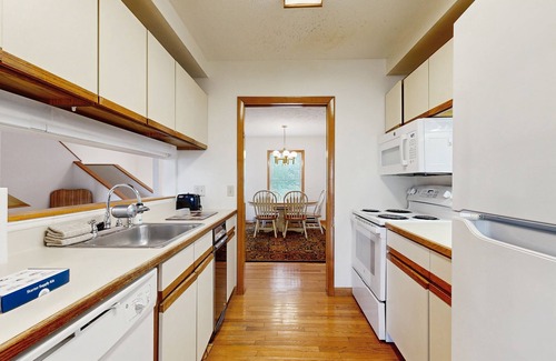 Bar Harbor House | Townhome w/Bonus Loft, High-Speed WiFi, Partial AC & Full Kitchen