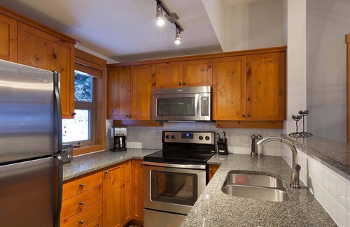 Upper Village House | Townhome w/Mountain View, Hot Tub & BBQ, Free Bus