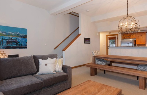 Upper Village House | Townhome w/Mountain View, Hot Tub & BBQ, Free Bus