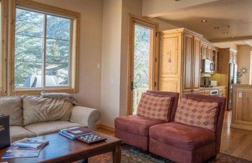 Ketchum House | Townhomes at River Run Unit E