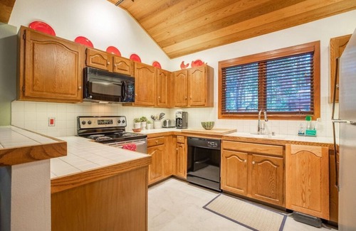 Mammoth Lakes House | Townhouse Art Gallery in Mammoth's Best Location