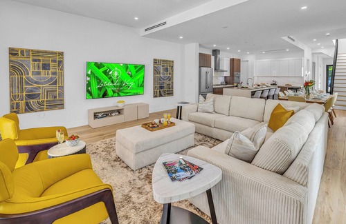 Harbordale House | Townhouse/Heated Pool/Centrally Located/Malibu Key