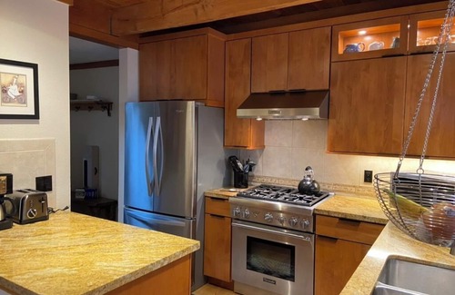 Keystone House | Townhouse nr Conf Ctr, 2 parking spots, Cook's Kitchen, Views- free ski shuttle