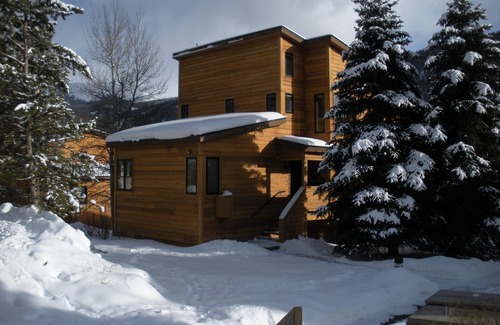 Keystone House | Townhouse nr Conf Ctr, 2 parking spots, Cook's Kitchen, Views- free ski shuttle