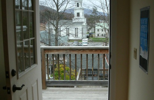 Windham House | TOWNHOUSE-Slp 8 Mt View/6 BEDS. Downtown Windham. Walk to restaurants and stores
