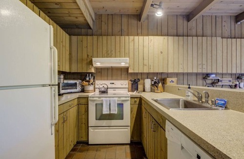 North Conway House | Townhouses near the White Mountains Perfect for Large Groups