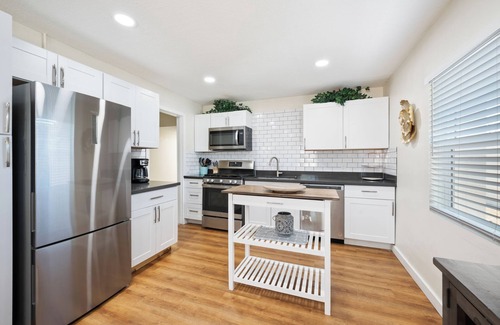 North Mountain House | Townley on 6th!