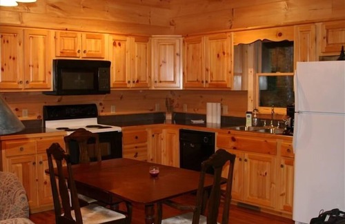 Townsend Cabin | Townsend, Tn & Smoky Mountains! Wooded Privacy & Sleeps 15
