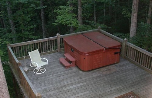 Townsend Cabin | Townsend, Tn & Smoky Mountains! Wooded Privacy & Sleeps 15