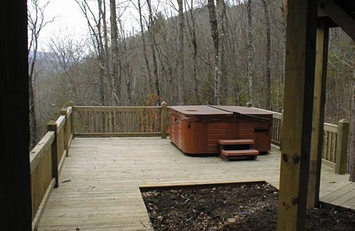 Townsend Cabin | Townsend, Tn & Smoky Mountains! Wooded Privacy & Sleeps 15
