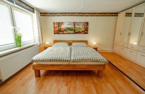 Lubstorf Apartment | Träumen unter Bäumen - Omas lütte Obstbutze am See
