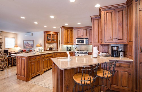 Steamboat Springs Condo | TR1111 | Perfect for families or group of couples | Winter Shuttle | 10 Hot Tubs