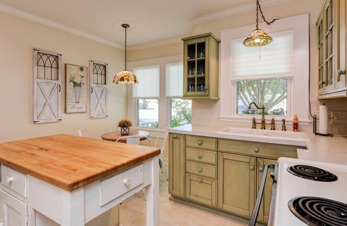 Hendersonville House | Tracy's Downtown Cottage