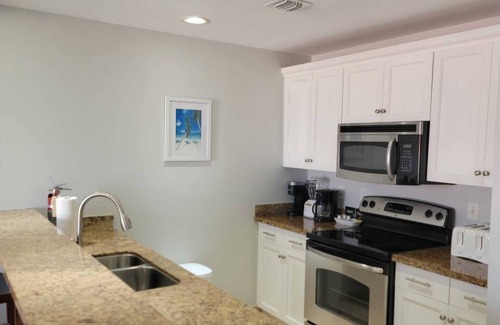 The Bight Condo | " Tradewinds" Updated Luxury Condo-Turtle Cove- 5 Minute Walk to Beach