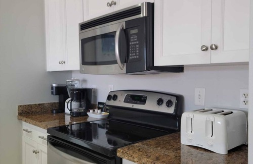 The Bight Condo | " Tradewinds" Updated Luxury Condo-Turtle Cove- 5 Minute Walk to Beach