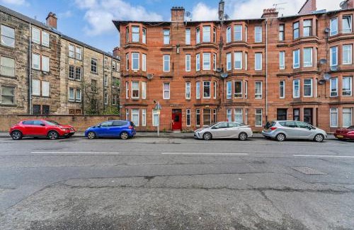 Glasgow Apartment | Traditional 1-Bed Flat in Southside (Hampden/Shawlands)