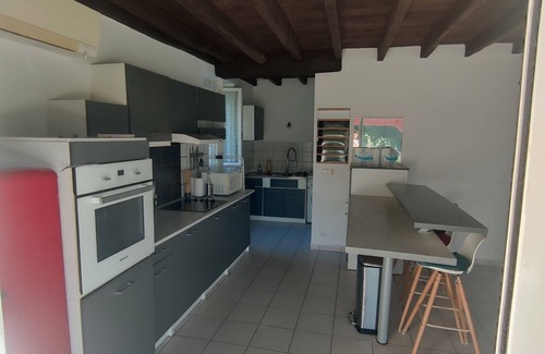Lohitzun-Oyhercq House | Traditional Basque house with views of the hills