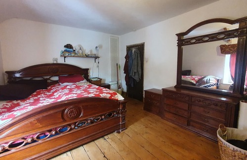 Llandaff North Cottage | Traditional Cottage near Wales' Green Corridor