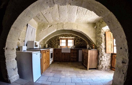 Xaghra Villa | Traditional Farmhouse with Pool