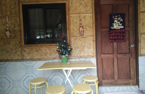 Lucap Cottage | Traditional Filipino Home Near 100 Islands