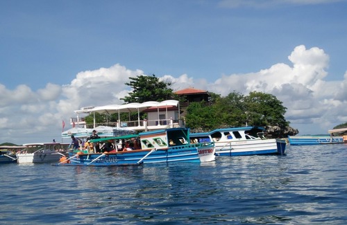 Lucap Cottage | Traditional Filipino Home Near 100 Islands