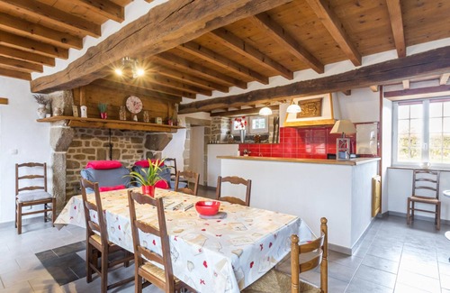 Sainte-Genevieve Cottage | Traditional house with enclosed garden, near Barfleur