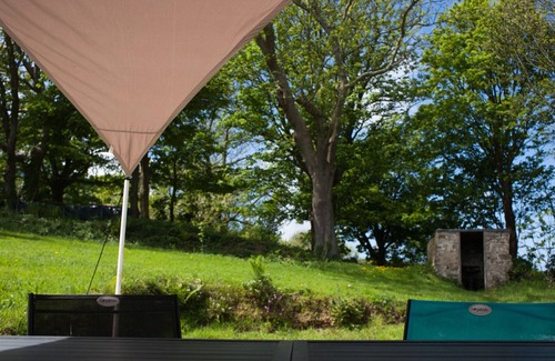 Eculleville Cottage | Traditional House in La Hague with Wi-Fi and Authentic Charm