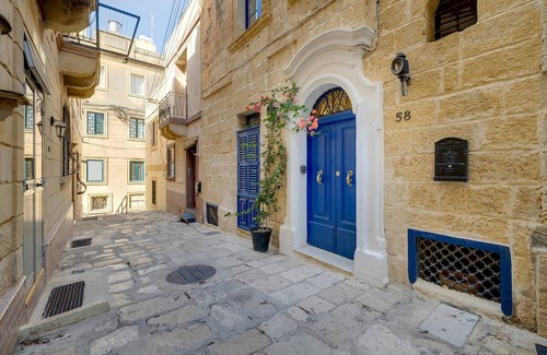 Cospicua House | Traditional Maltese Townhouse in Cospicua