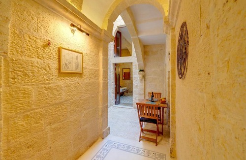 Cospicua House | Traditional Maltese Townhouse in Cospicua