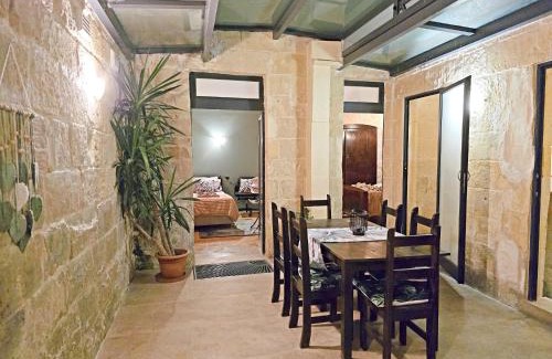 Floriana Apartment | Traditional Maltese Apartment - 5 mins walk to Valletta